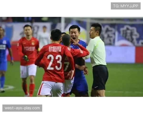 蹬踏动作为何常被误判？规则如何界定恶意与无意